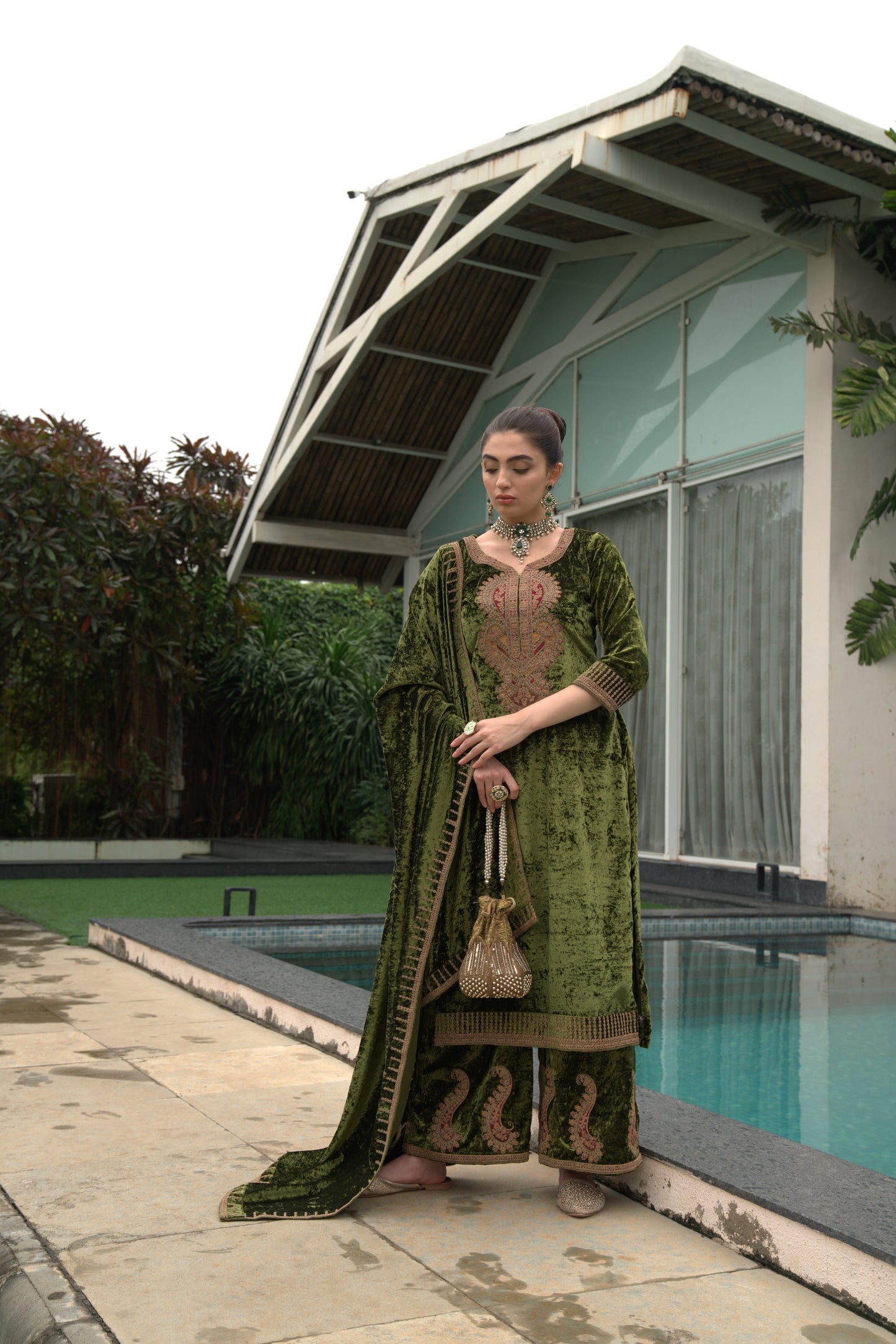 green velvet pakistani dress Green Velvet Salwar Kameez Pakistani Wedding Dresses EXTRA SMALL